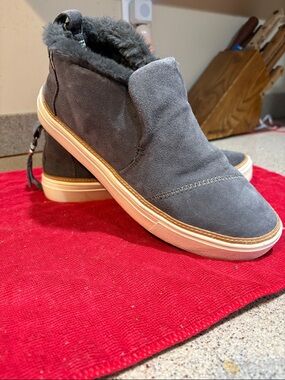 TOMS Women’s Grey Suede Slip-On Sneakers